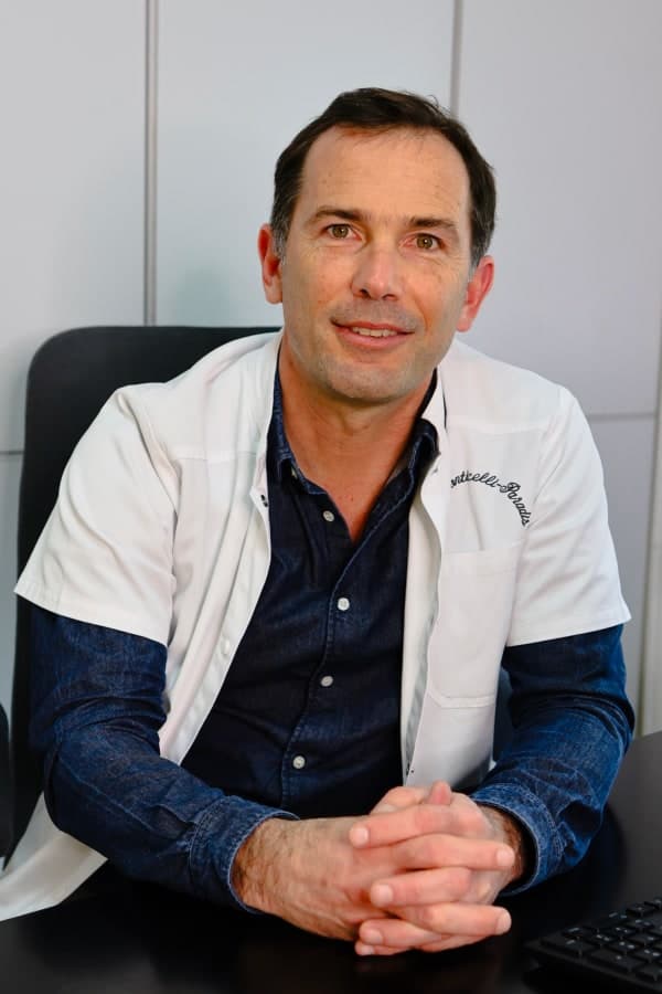 dr julien combes chirurgien ophtalmo centre monticelli paradis chirurgie refractive cataracte marseille