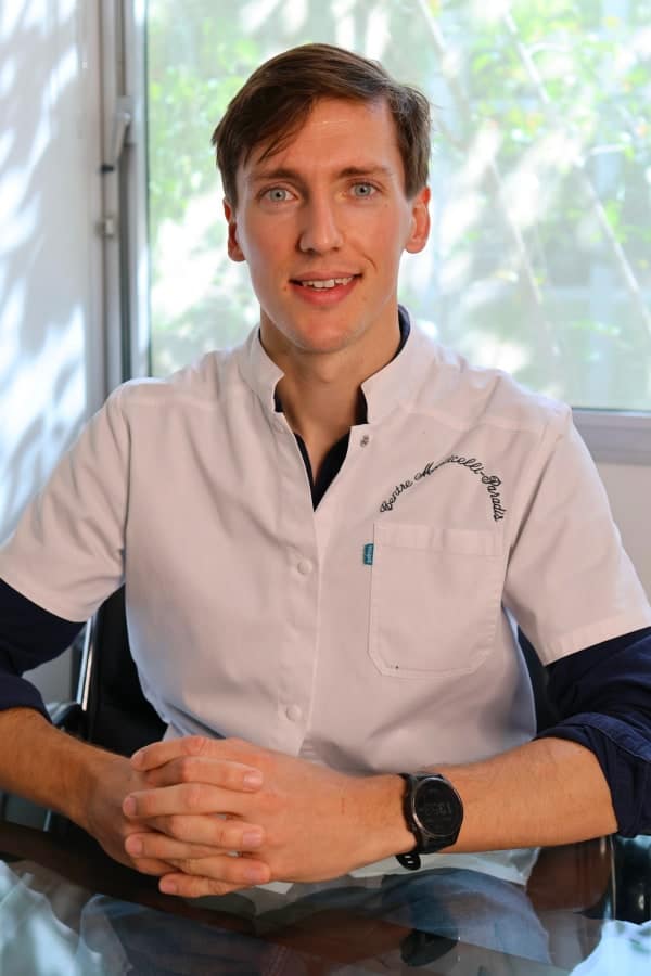 dr loic dambricourt chirurgien ophtalmo centre monticelli paradis chirurgie refractive cataracte marseille
